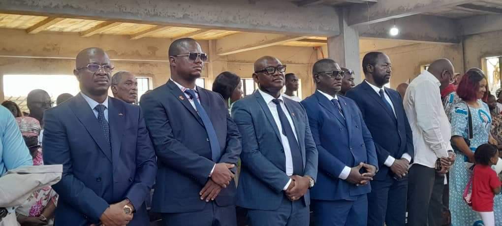 Bénédictions pour un avenir unifié : Le Collectif des anciens membres du Gouvernement CNRD à la Paroisse Saint Augustin de Taouyah