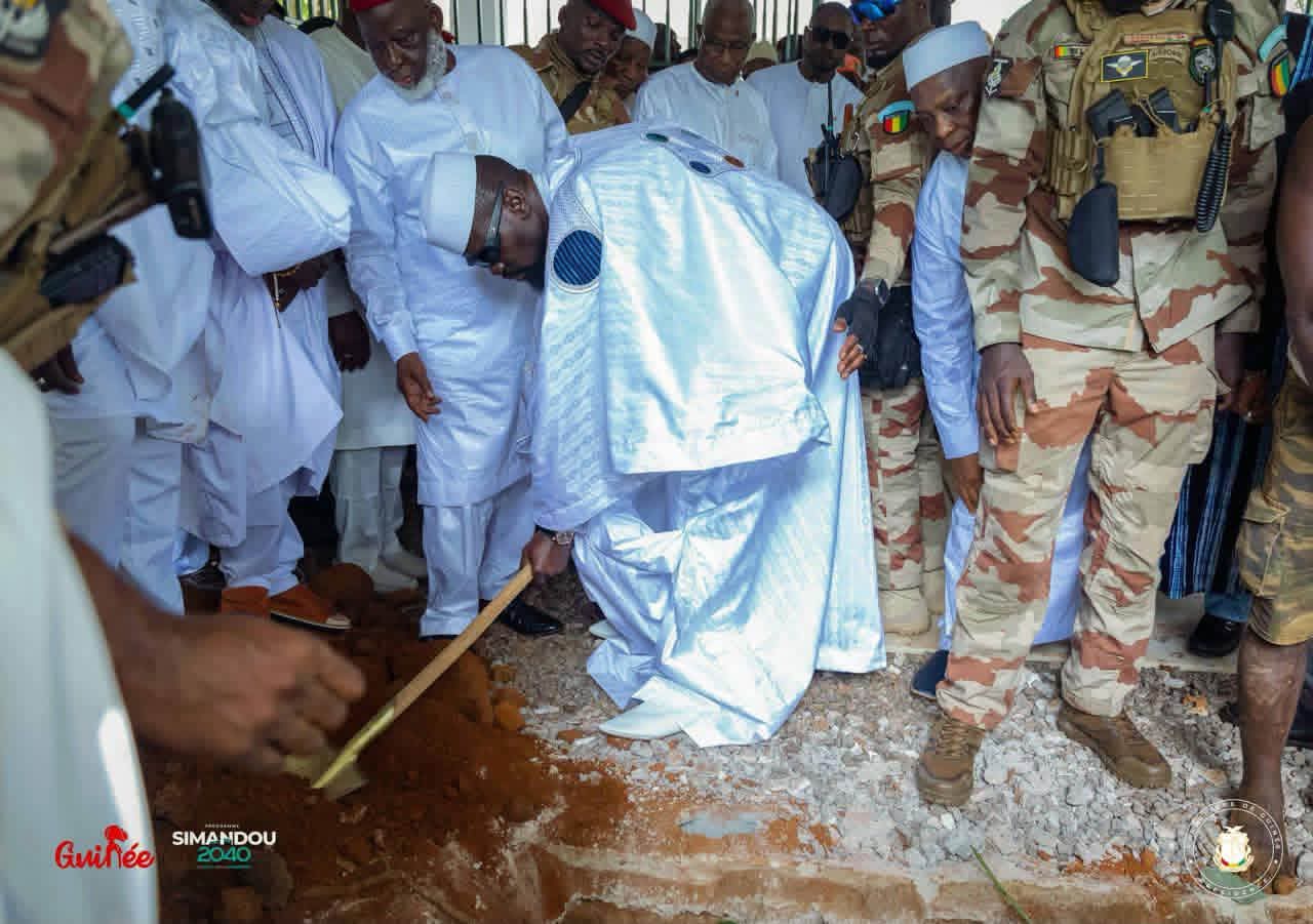 Dernier adieu à Hadja Andrée TOURÉ : le Président  Mamadi DOUMBOUYA lui rend un ultime hommage