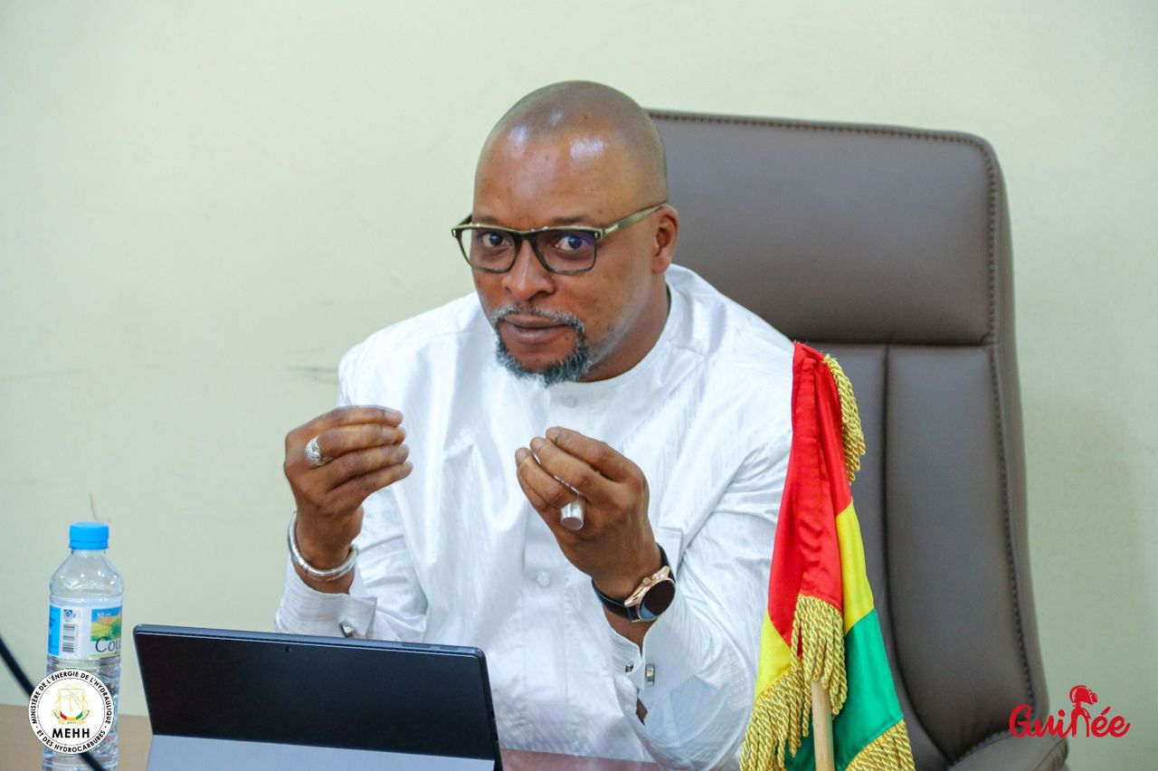 Guinée : Rencontre entre le Département et les patrons de presse pour optimiser la Communication sur l'Énergie