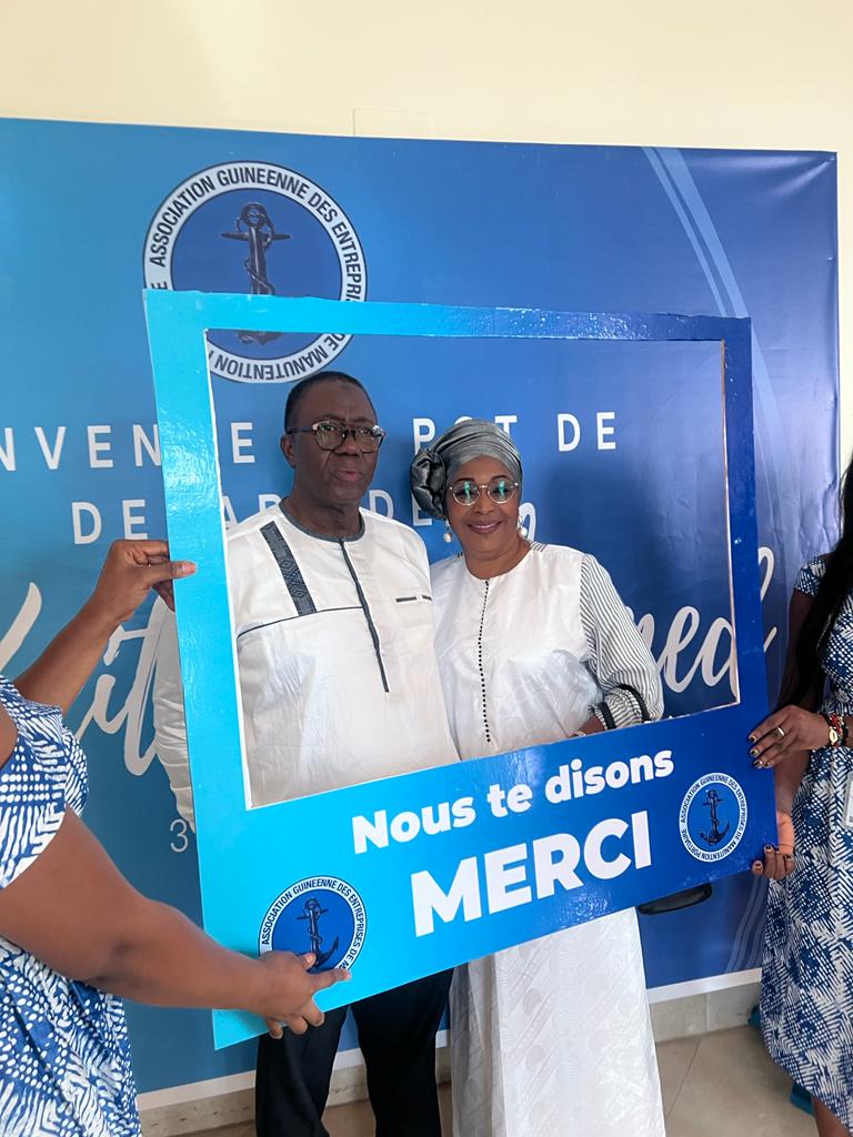 Hommage : Le DG sortant de BMOP honoré par ses collaborateurs. 
