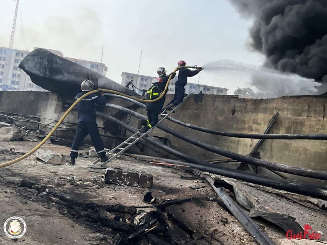 Incendie au dépôt pétrolier de Kaloum: le gouvernement allège les restrictions