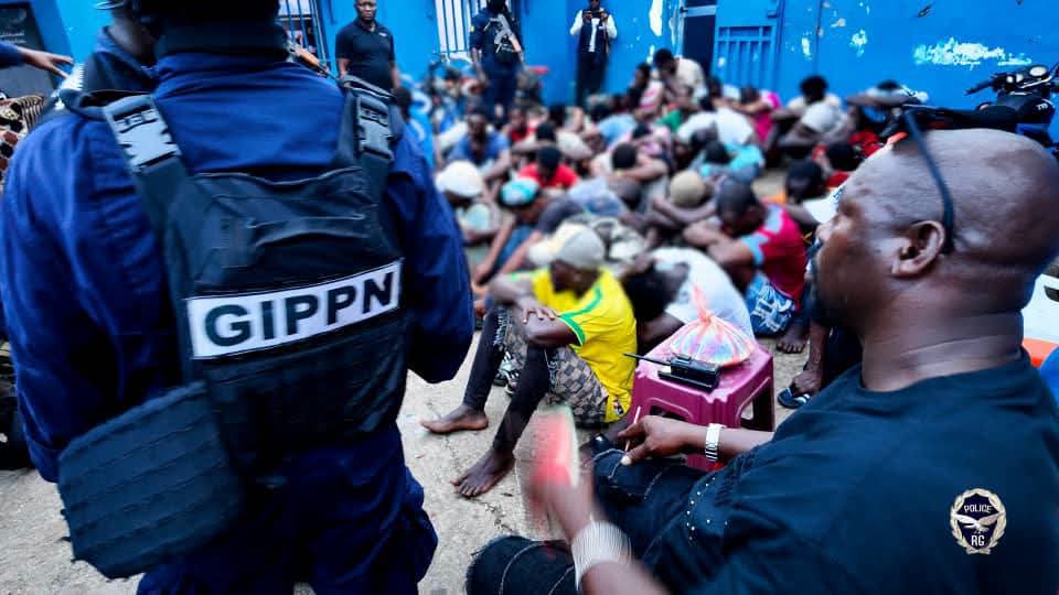 Présumée vaste escroquerie à Dabompa : 57 personnes interpellées, deux cerveaux présumés identifiés